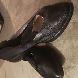 Taryn Rose Black Flats